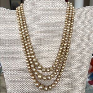 Luxurious Gold Pearl Necklace